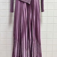 Robe plissée élégante à manches longues et imprimé rayé, col en V, pour femme, coupe ajustée, tendance, gracieuse, pour soirée ou bureau