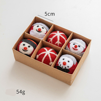 Adornos Navideños de Bolas de Fieltro Rojo y Verde, Juego de 4 Piezas en Caja de Regalo, Adornos Colgantes de Tela Hechos a Mano para Decoración de Árboles de Navidad