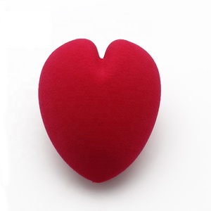 Logo personnalisé amour en forme de coeur Rose rouge sans latex éponge de maquillage mini bouffée hydrophile quantité minimale de commande bas pour l'application de maquillage - Product Image 2