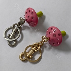 Llavero de Lujo Rosa de Alta Calidad para Estudiantes y Damas, con Colgante de Regalo, Dado de Cristal y Letra Inglesa con Efecto de Resina - Product Image 4