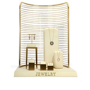 Présentoir à bijoux en métal de haute qualité, usine de présentoirs de luxe en velours et résine, présentoirs à bijoux personnalisés avec logo autocollant en métal - Product Image 3