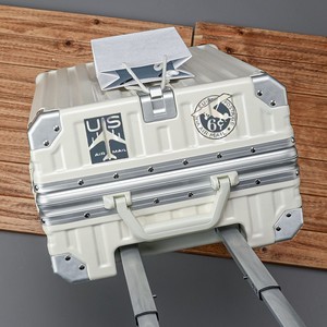 Valise à roulettes légère de 20 pouces Love Migratory Birds avec roues pivotantes pour les voyages d'affaires - Product Image 1