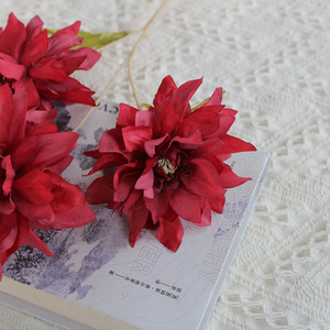 Composition florale artificielle à trois têtes, style peinture à l'huile, Dahlia classique, pour décoration douce de salle de mariage et décoration intérieure, fleurs en soie - Product Image 5