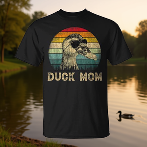 T-shirt vintage Duck Mom per gli amanti delle anatre, regalo per la festa della mamma - Product Image 3