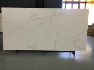 แผ่นหินควอตซ์ Calacatta ที่กำหนดเองร้อนสำหรับเคาน์เตอร์ - Product Image 4