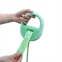 Laisse rétractable automatique pour chien et chat, poignée ronde antidérapante en ABS avec compartiment latéral pour sacs à déjections, laisse en nylon pour animaux de compagnie, vente en gros d'usine