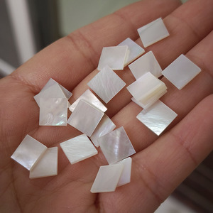 Écailles de nacre blanche carrées 8x1mm, pierres précieuses naturelles pour la fabrication de bijoux - Product Image 6
