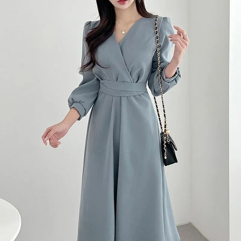 Wholesale 2024 Autumn Simple Cross V-Neck Lace Up Waist Bubble Sleeve Folded Mid Length Women's Dress
