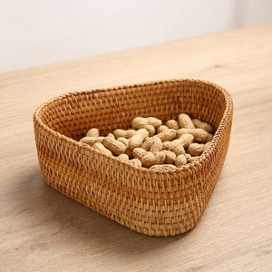 Juego de Cestas Triangulares de Mimbre Tejido, Bandeja Decorativa para Servir Alimentos, Contenedor Artesanal Sostenible para el Hogar - Product Image 1