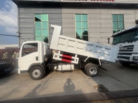 Camion benne basculante d'occasion SINOTRUK HOWO 4x2 10-15T pour l'exploitation minière, le transport de sable, la construction et les livraisons longue distance