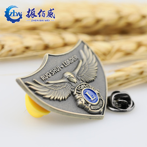 Tùy Chỉnh Chất Lượng Cao Kim Loại Vàng Trang Trí Sư Tử Câu Lạc Bộ Thiết Kế Logo Pin Huy Hiệu - Product Image 5