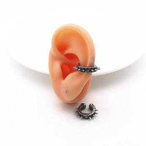 Pendientes de clip con diseño de calavera de aleación de zinc estilo punk rock Yunnique para fiesta, hombres y mujeres, clips de oreja de acero de titanio, estilo geométrico - Product Image 4