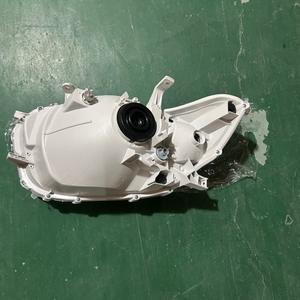 Faros Delanteros para Toyota Highlander 2009-2011 Blancos R81130-48470 Halógenos Xenón - Product Image 1