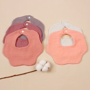 360 度旋转有机棉 6 层婴儿围兜 新生儿花瓣形按扣式围兜 柔软吸水可水洗围兜 适合出牙期婴儿 - Product Image 4