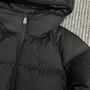 Chaquetas de Invierno Impermeables Negras Personalizadas OEM para Hombre, Chaqueta de Plumón de Ganso 800 Fill para Hombre - Product Image 4