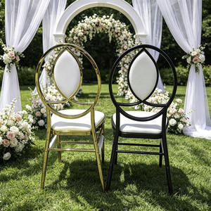 Silla de Hierro Dorada Electrochapada de Estilo Elegante con Cojín Blanco y Respaldo en Forma de O para Alquiler en Eventos y Bodas - Product Image 2