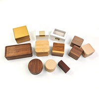 Boîte de présentation d'anneaux de mariage en bois artisanale et personnalisée pour une demande en mariage unique, boîte à anneaux en bois gravée personnalisée, boîte cadeau