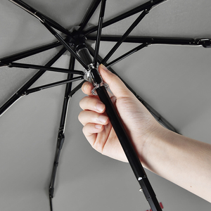 <span class=keywords><strong>Paraguas</strong></span> Plegable <span class=keywords><strong>de</strong></span> Tres Secciones, Color Gris, 21 Pulgadas, Apertura Manual, Compacto, Impermeable, con Logotipo Personalizado, <span class=keywords><strong>para</strong></span> Regalos Promocionales, Venta al Por Mayor - Product Image 3