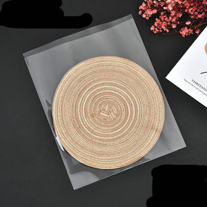 <span class=keywords><strong>Pochette</strong></span> en plastique transparente BOPP/OPP avec logo personnalisé, autocollante, avec trou <span class=keywords><strong>de</strong></span> suspension, pour protège-cartes <span class=keywords><strong>de</strong></span> jeu et emballage <span class=keywords><strong>de</strong></span> cartes - Product Image 1