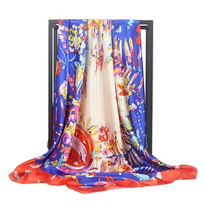 Foulard in Seta con Stampa Floreale Viola e Logo Personalizzato per Donne, <span class=keywords><strong>Hijab</strong></span> Quadrato 90cm, Sciarpa alla <span class=keywords><strong>Moda</strong></span> - Product Image 2