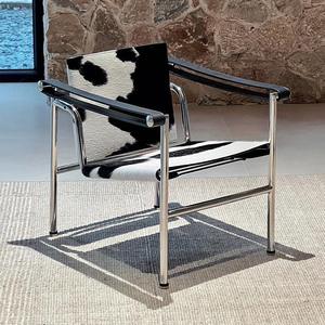 LC1 Baslan Bauhaus 암소 가죽 등받이 팔걸이 레저 의자 비즈니스 협상 의자 디자이너 소파 의자 - Product Image 1