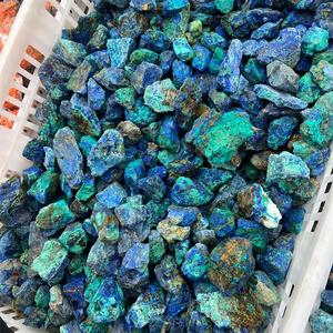 Pietre Grezze Naturali di Piccole Dimensioni all'Ingrosso, Cristalli Curativi, Pietra Grezza di Azurite Blu-Verde in Vendita - Product Image 4
