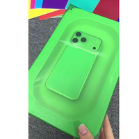 Machine de revêtement sous vide entièrement automatique pour téléphones portables, machine d'enveloppement et de laminage à couverture intégrale pour changement de couleur de coque arrière