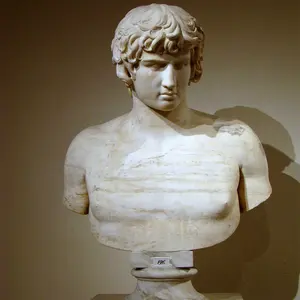 Scultura del busto antinoso maschio greco di marmo bianco naturale classico su misura