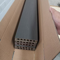 Carreaux de terrasse extérieurs creux imperméables en bois composite plastique WPC carrés modernes antidérapants pour terrasse de jardin