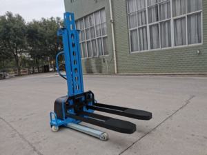 Chariot élévateur de palette de levage automatique à chargement automatique d'empileur électrique portatif de 0.5TON avec la batterie au lithium pour des industries de restaurant - Product Image 4