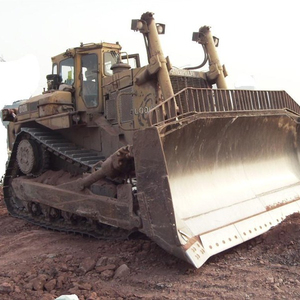 Grande bouteuruse sur chenilles D10N d'occasion, capacité de bouteurage de 4m, haute efficacité opérationnelle, vente à prix réduit - Product Image 1