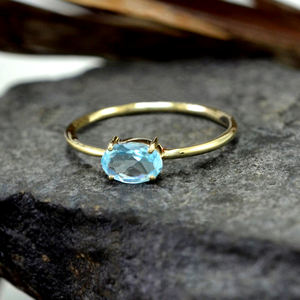 Anillo de aniversario de boda apilable de oro amarillo de 14 quilates hecho a mano, Diamante de zafiro azul ovalado de estilo bonito para fiestas, Idea de regalo de Pascua - Product Image 6