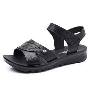 รองเท้าแตะผู้หญิงสำหรับฤดูร้อน สวมใส่สบาย เหมาะสำหรับวัยกลางคนและผู้สูงอายุ พื้นรองเท้า PU นุ่ม ขายดี กันน้ำ สวมแบบสลิปออน - Product Image 5