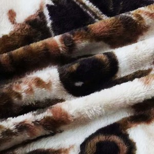 नरम ऑल-सीज़न कोरल फ्लेक्स कंबल कस्टम मुद्रित कार्टून तीन बिल्लियों डिजाइन विरोधी-पिलिंग पर्यावरण के अनुकूल रंग - Product Image 6