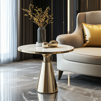 Table basse en marbre avec finition dorée élégante, facile à nettoyer