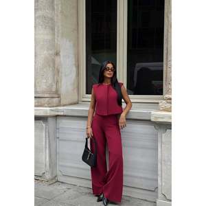 Costume de pantalon formel bordeaux avec décoration boutonnée - Product Image 2