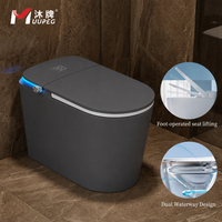 WC intelligent coloré avec réservoir encastré, chasse d'eau automatique, siège chauffant, veilleuse et commande vocale pour appartement et hôtel