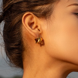 Ins anting-anting baja titanium kancing 2023, anting-anting desain niche merah jaringan temperamen mode baru kombinasi - Product Image 3