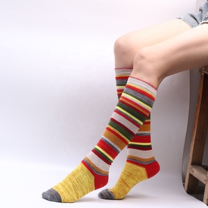 Nouveauté halloween noël femmes genou haute chaussette bottes coloré rayé chaussettes de noël plaine bas uniques - Product Image 4
