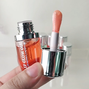 Huile à lèvres volumisante vegan longue durée à label privé, huile à lèvres volumisante hydratante à la cerise, huile à lèvres brillante avec un grand pinceau - Product Image 1