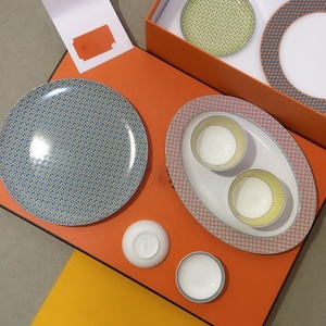 Juego de Vajilla de Porcelana Fina Europea de Lujo con Incrustaciones Doradas, Incluye Juego de Tazas, Empaquetado en Caja de Regalo - Product Image 2