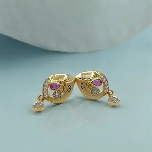 Boucles d'oreilles élégantes en forme de cœur doré avec pierre rose et cristal, bijoux élégants pour femmes, pour les fêtes et le quotidien - Product Image 2