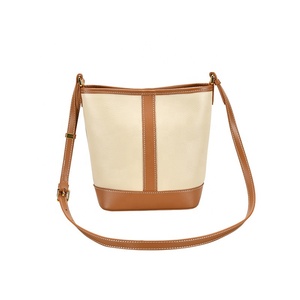 Sac fourre-tout noir prospère PU sacs fourre-tout rembourrés confortables sac seau vénérable monstrueux pour les rencontres - Product Image 1