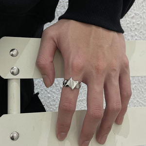 Anello VAF a forma di ala di pipistrello in acciaio inossidabile lucidato - Product Image 6