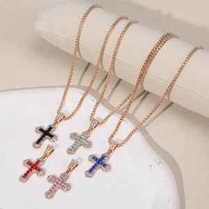 Collana a Croce con Diamanti in Stile Europeo, Placcata Oro con Zirconia Cubica Nera per Donne e Ragazze - Product Image 3