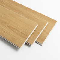 Revêtement de sol SPC gris moderne avec sous-couche silencieuse IXPE, planches de vinyle rigides pour la rénovation intérieure d'appartements