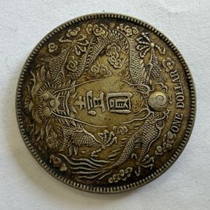 Decorazione per la Casa di Lusso Personalizzata in Metallo a Forma di Moneta con Immagini di Teste Umane - Product Image 1