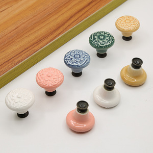 Tiradores de cajón antiguos de cerámica redondos para muebles Tiradores coloridos con cara de flores en relieve - Product Image 1