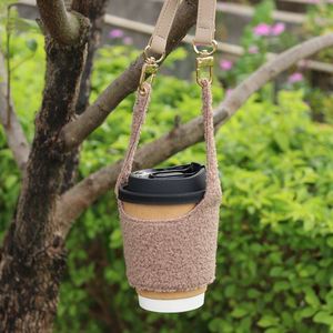 ที่ใส่แก้วกาแฟแบบขนเท็ดดี้ พร้อมหูหิ้ว PU ถอดออกได้ ปลอกหุ้มแก้วน้ำแบบพกพาสำหรับกิจกรรมกลางแจ้ง ที่ใส่แก้วกาแฟแบบขนนุ่ม - Product Image 4