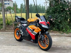 <span class=keywords><strong>Moto</strong></span> Super Sport Honda CBR1000RR Fireblade 1000cc à Refroidissement Liquide, Quatre Cylindres en Ligne, pour Piste et Route - Product Image 1
